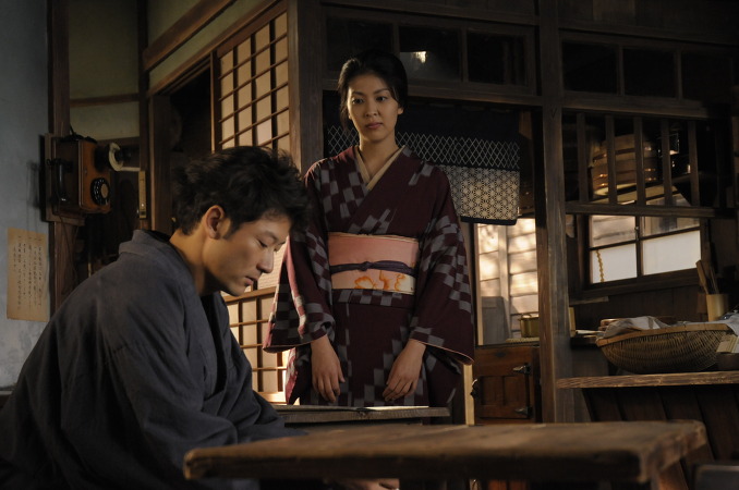 una scena del film villon's wife in cui tadanobu asano interpreta dazai osamu