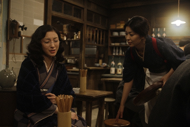 takako matsu e Ryōko Hirosue nel film villon's wife